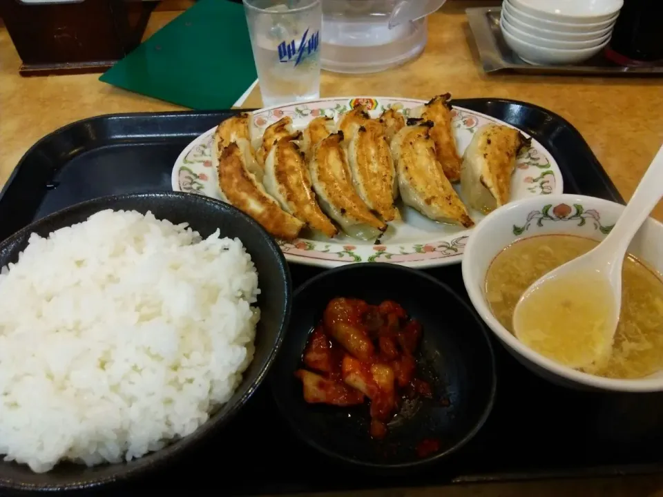 Snapdishの料理写真:餃子の王将の餃子定食、699円。|東京ライオンズさん