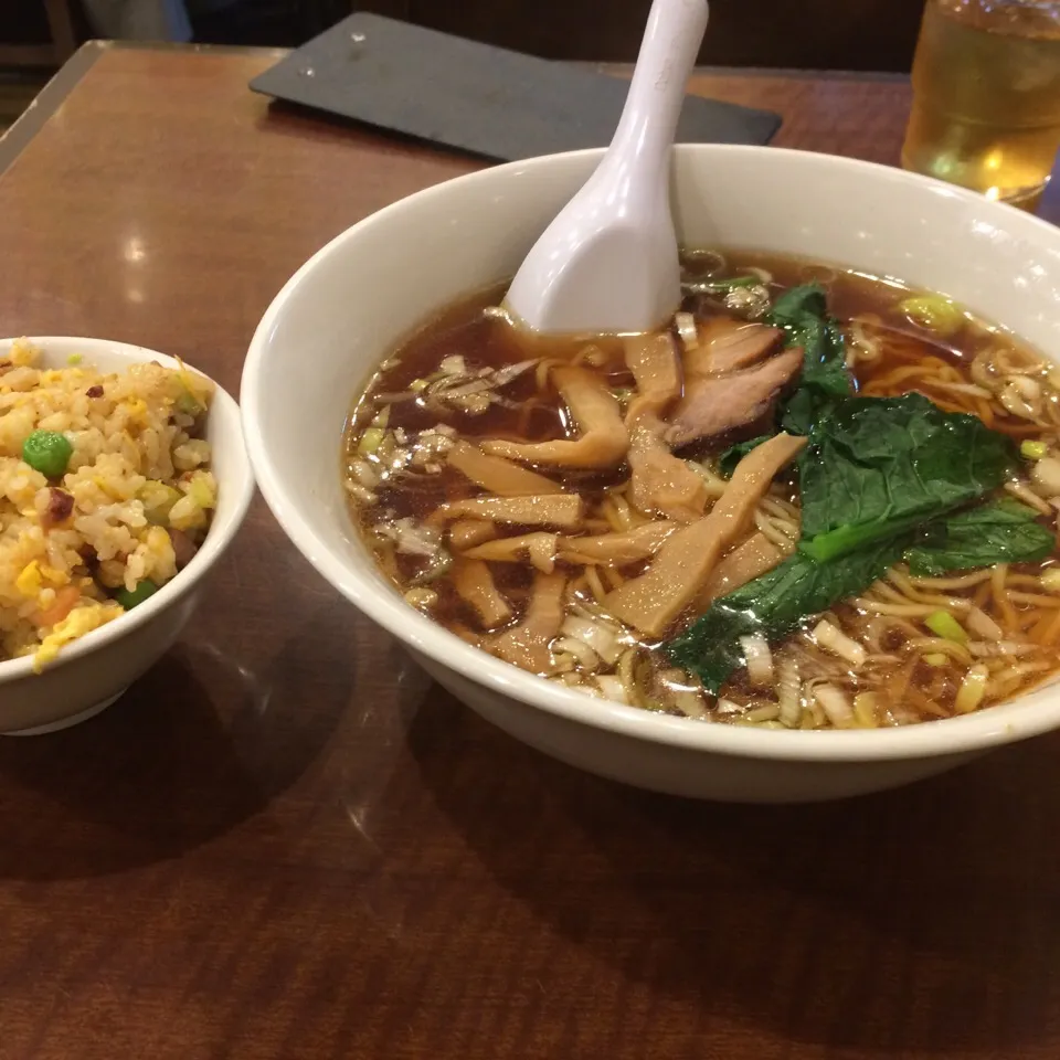 Snapdishの料理写真:ラーメン半チャン|ますおさん