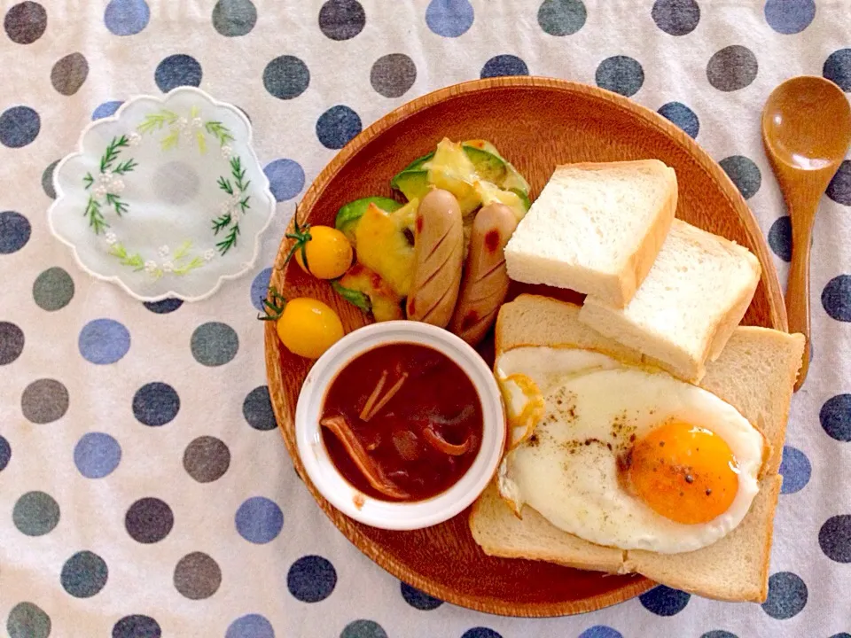 休日は遅く朝食|林愛さん