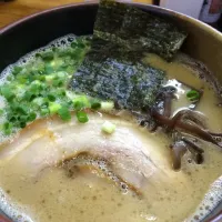 Snapdishの料理写真:十日町市の天池屋でとんこつラーメン|Masato  Fujisawaさん