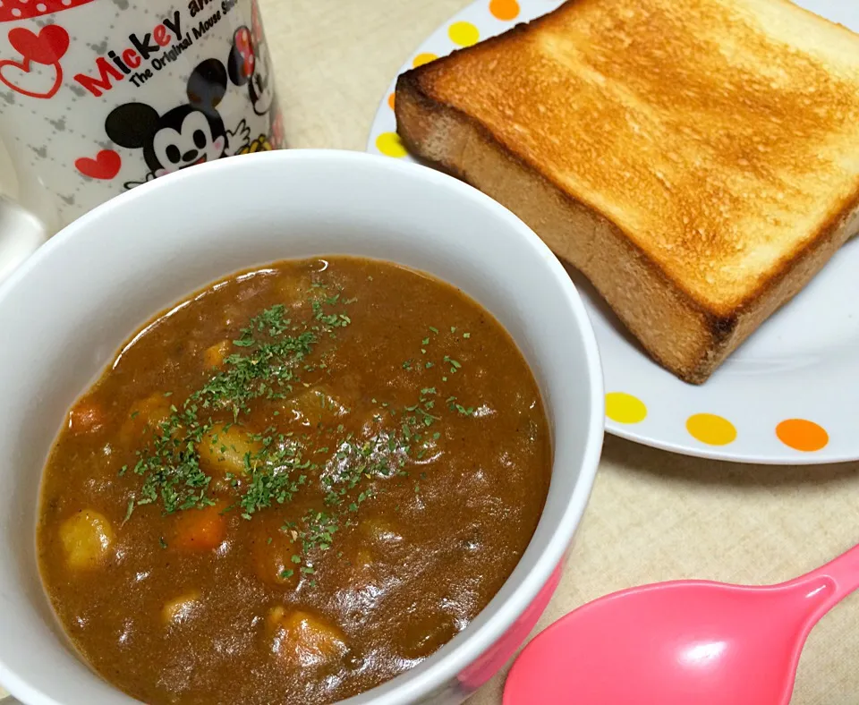 野菜たっぷりすじ肉カレーと自家製食パン|hamamaさん