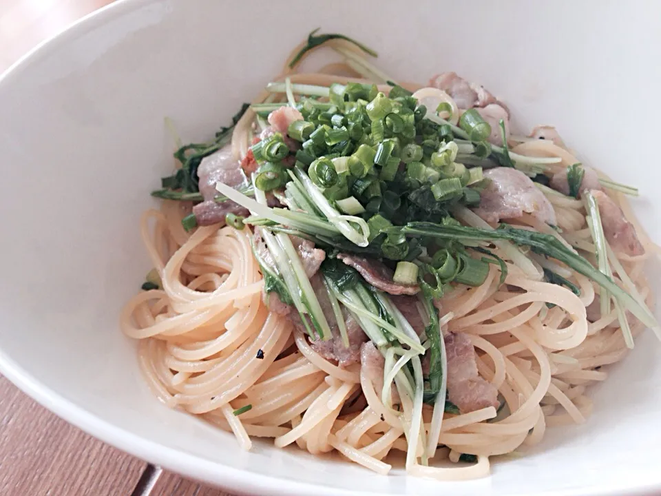 Snapdishの料理写真:豚バラと水菜の柚子胡椒和パスタ|まやんさん