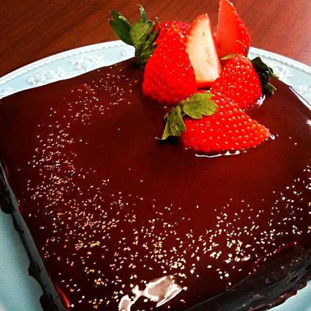 Snapdishの料理写真:Christmas cakeの練習～♪chocolatecakeにグラサージュかけました！ちょっとグラサージュゆるかった～!!|aaotaさん