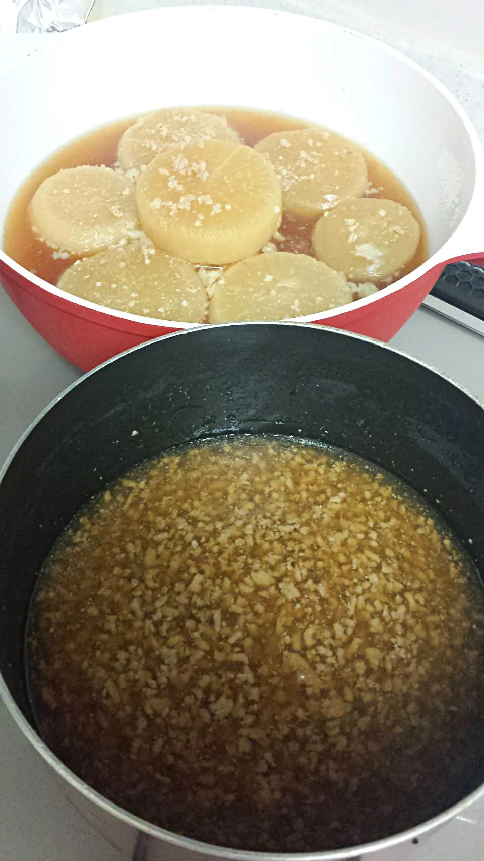 明日の朝ごはんのために大根の煮物挽き肉とろみ餡掛けを作ってまーす♪|三宅章人  Akihito Miyakeさん