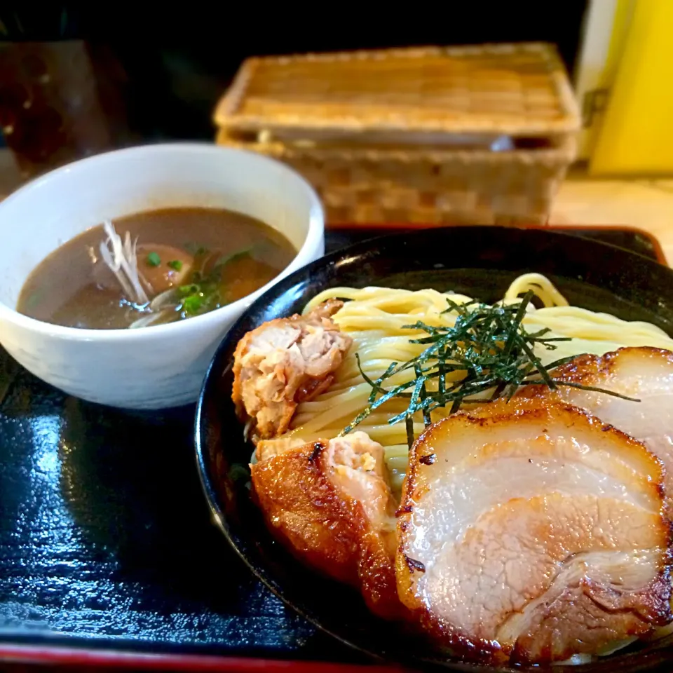 Snapdishの料理写真:麺郎くろ川 濃厚旨味凝縮麺 特製つけ麺|nanpuuさん