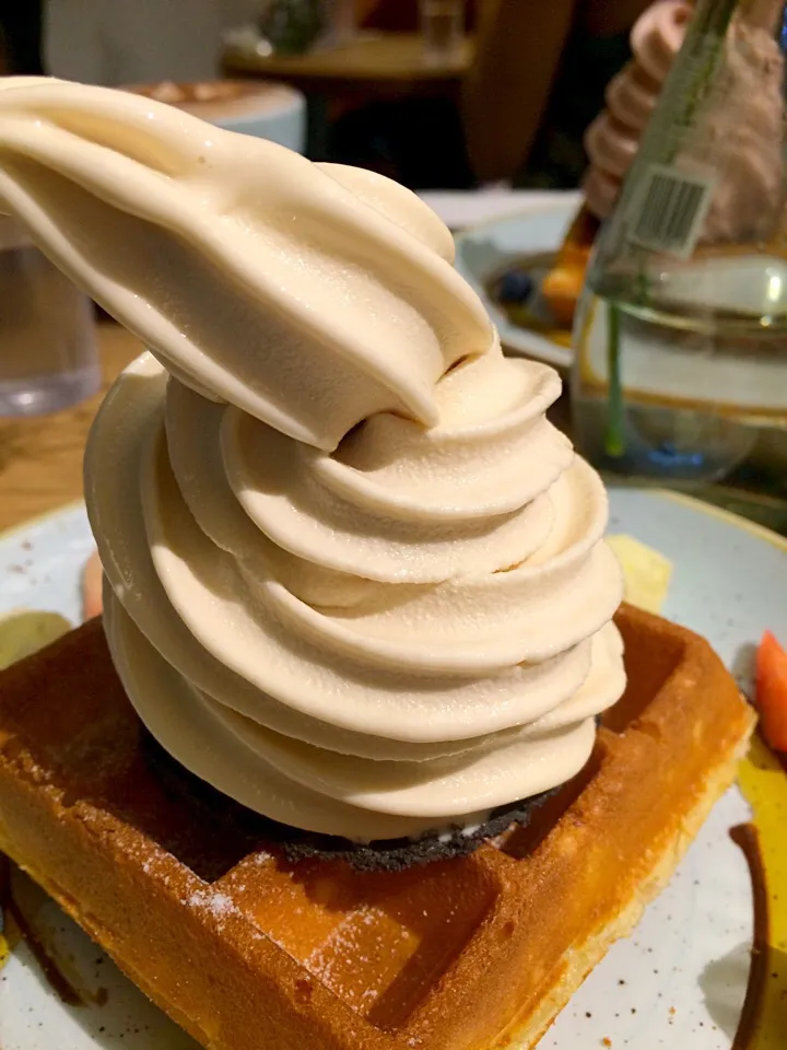 Waffle w/ Ice Cream|Pon Heng Waiさん