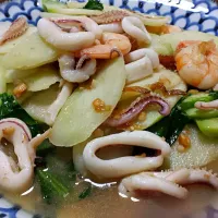 China kailan with squid and prawn by Mom|genさん