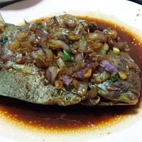 Fried pomfret with onions by Mom|genさん