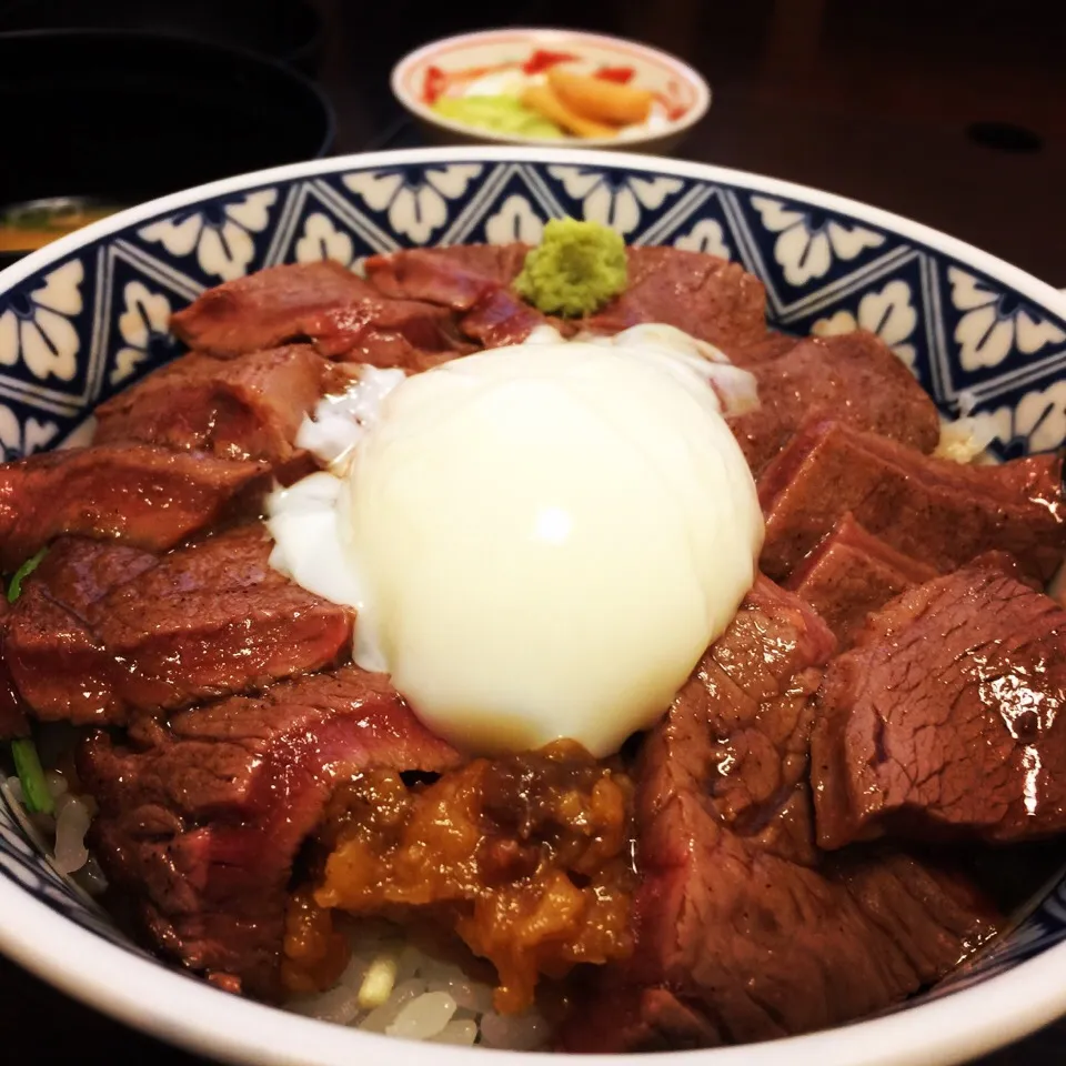 Snapdishの料理写真:阿蘇名物!いまきん食堂の赤牛丼！|織友さん