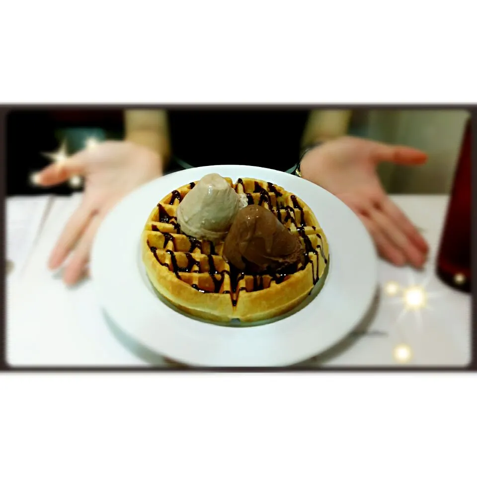 ice cream waffle #foodporn #ieatishootipost|felineさん