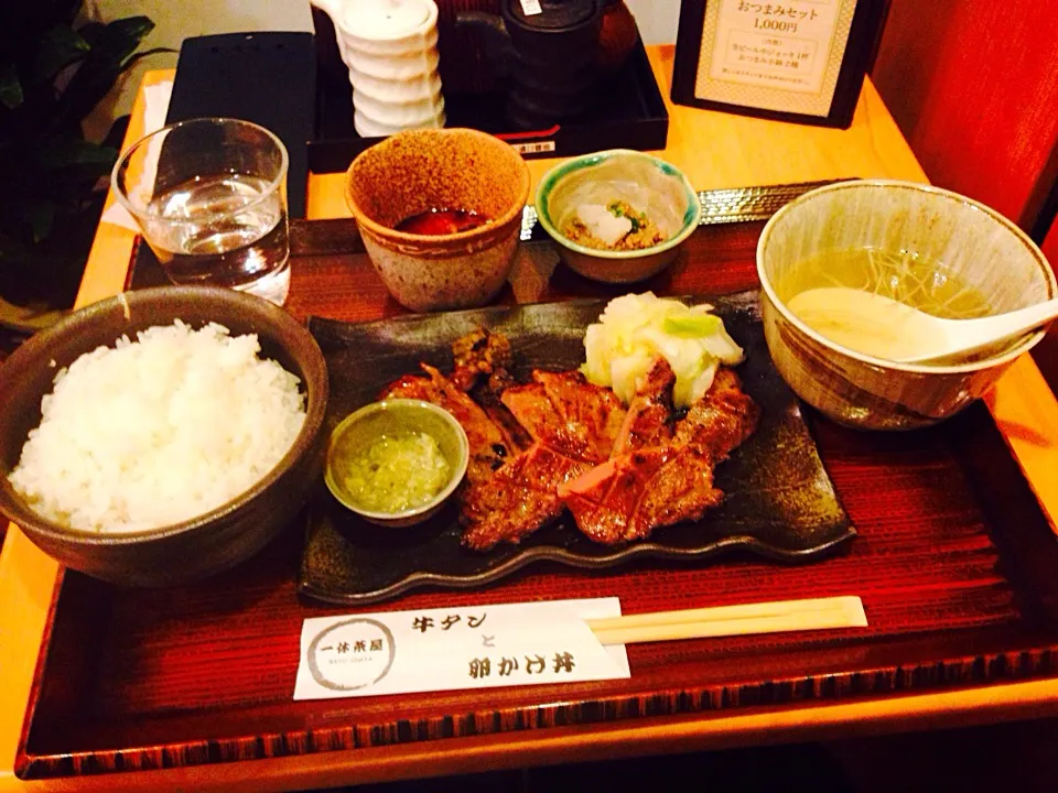 Snapdishの料理写真:牛タン定食@羽田空港|大塚寛之さん