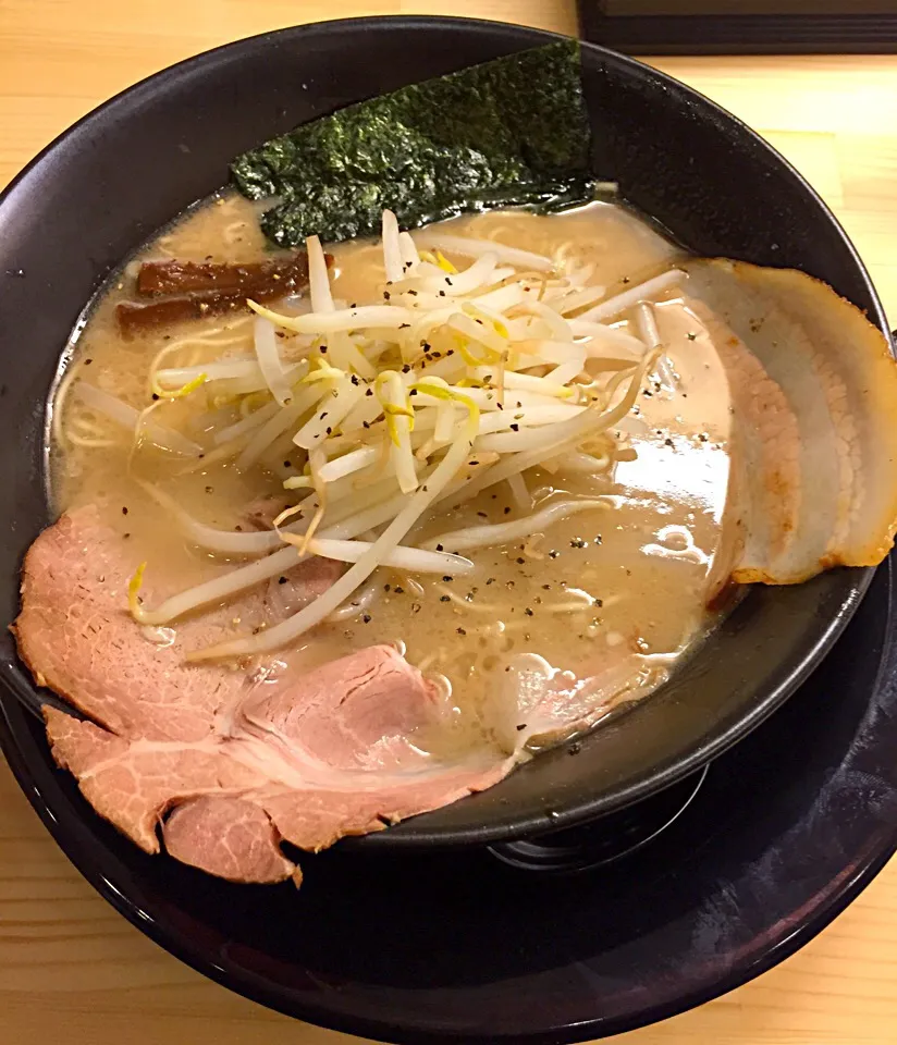 Snapdishの料理写真:とこ塩豚骨ラーメン|るみおんさん