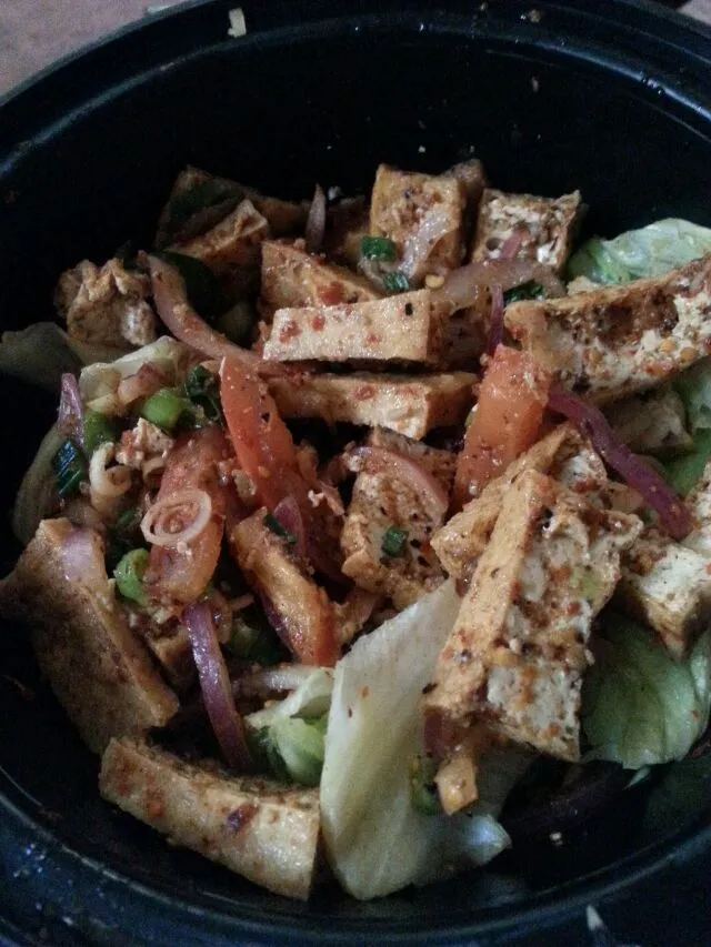 tofu yum nua salad.|Polly Gelfusoさん