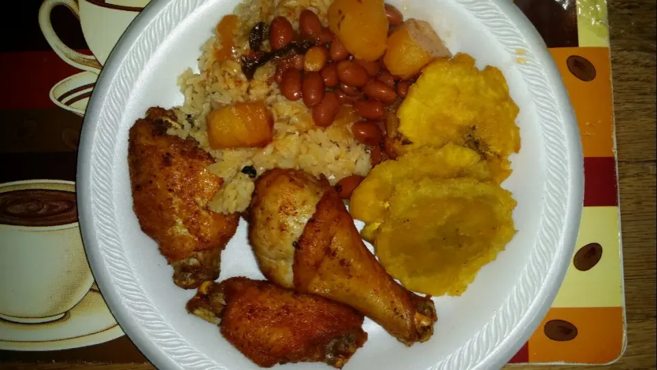 Rice & Beans Fried Green Plantains with Fried Chicken|Frank Ortizさん