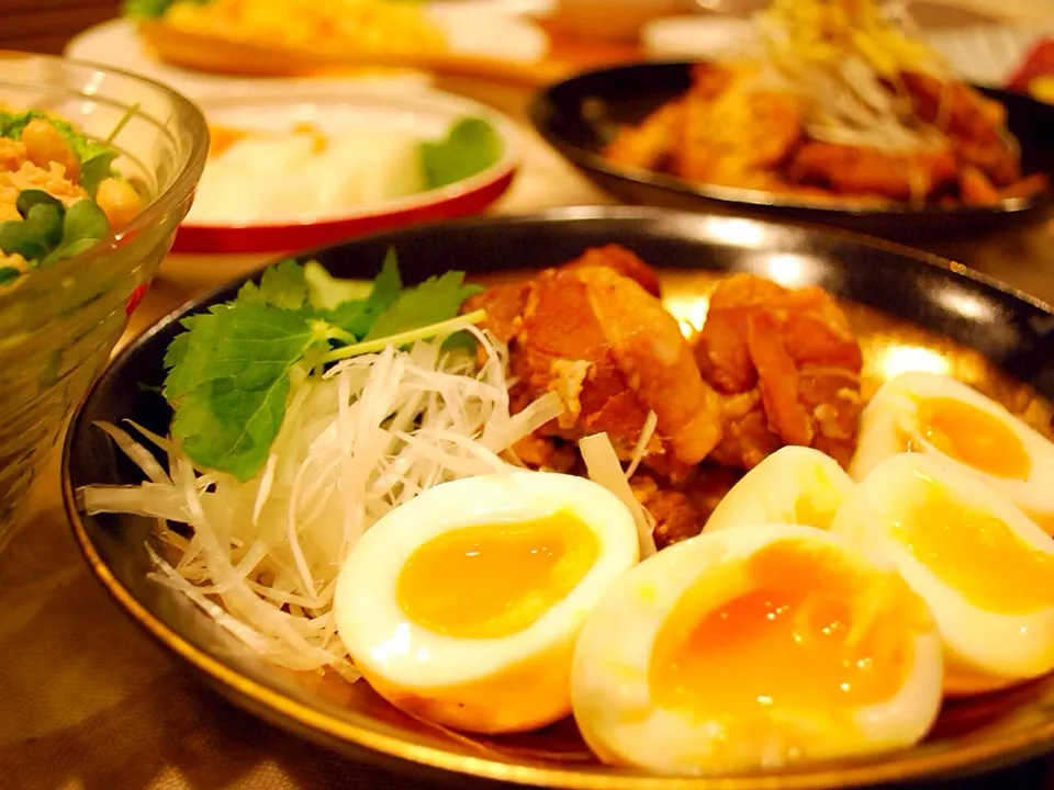 Snapdishの料理写真:おうちご飯会☺︎角煮とトロトロ卵♡|おかちまいさん