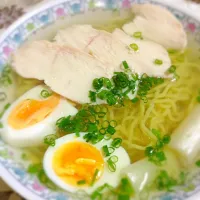 Snapdishの料理写真:胸肉からスープをとった塩ラーメン|mizさん