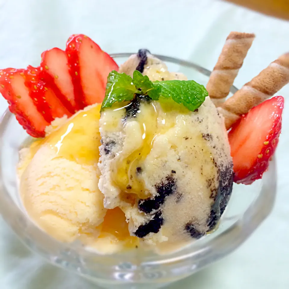 Snapdishの料理写真:食後のデザート🍧バニラアイスとクッキー&バニラのメープルシロップ掛け♡|🍎ゆかりんご🍎さん