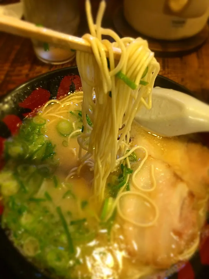 Snapdishの料理写真:とんこつラーメン|Yas Nakさん