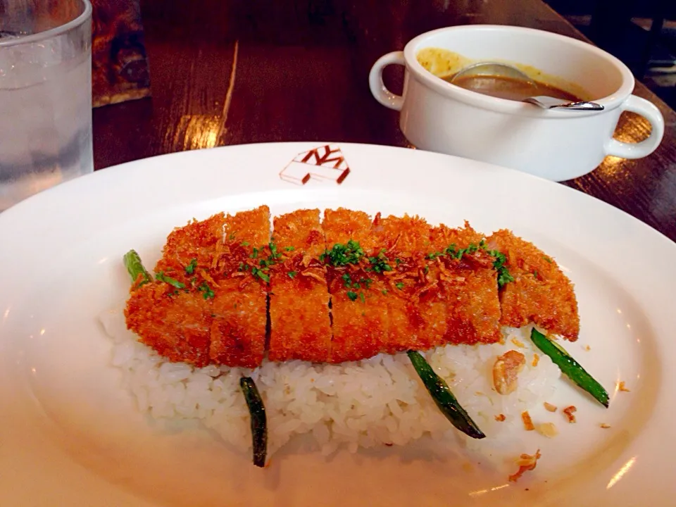 Snapdishの料理写真:黒豚カツカレー|chan mitsuさん