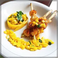 Snapdishの料理写真:Marinated shrimps and mango salsa|Benjamin Gosalさん