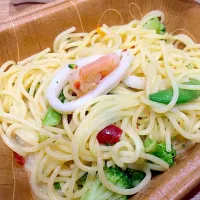 Snapdishの料理写真:海老とイカのアンチョビソースのパスタ|あやさん