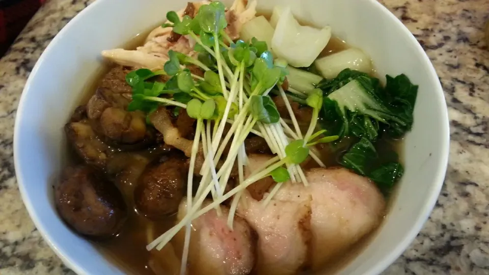 Fusion Ramen bowl: ramen, broth made with pork bones, kombu, dried cuttle fish, and shiitake mushroom.|Chef On Qさん