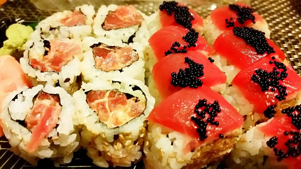 Snapdishの料理写真:sushii.. in the land of Florida.. ^^|Ayel Santellaさん