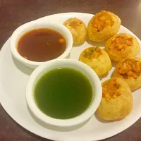 Panipuri (indian snack dish)|Sarvishさん