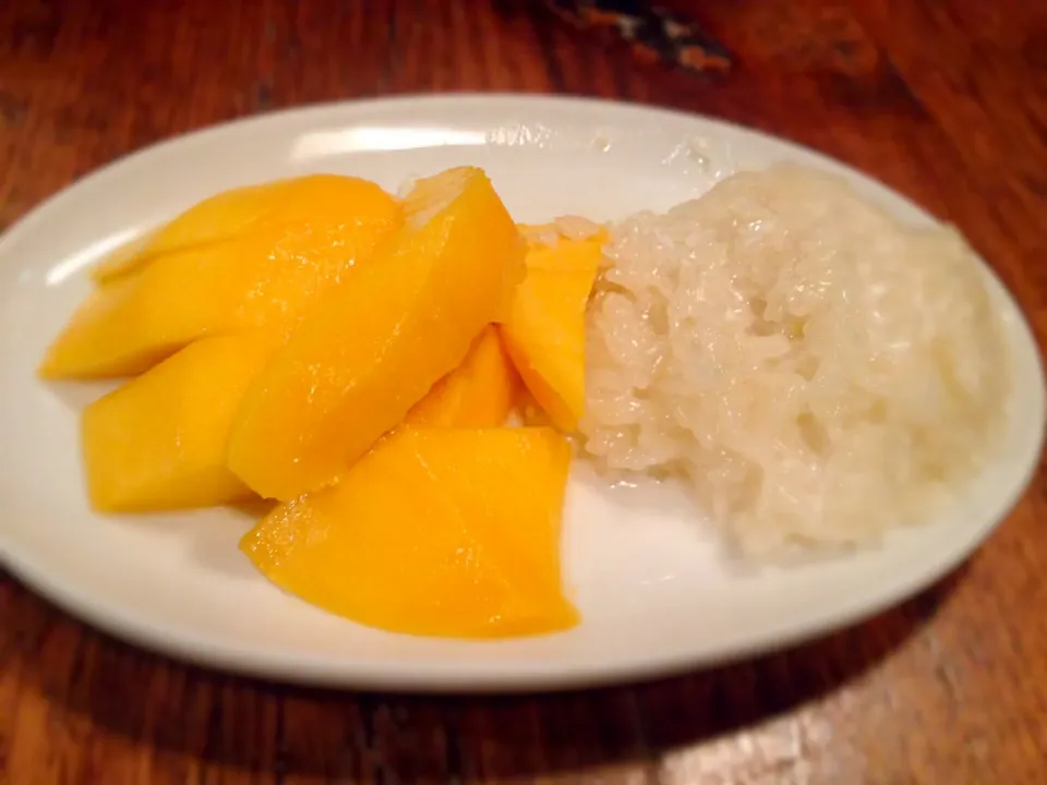 Snapdishの料理写真:Mango and sticky rice /Thai sweets|t.sasakiさん