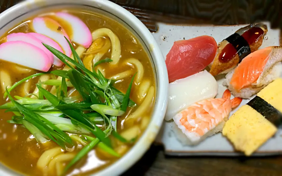 今日の昼は  カレーリメイクのカレーうどん、お寿司|mottomoさん