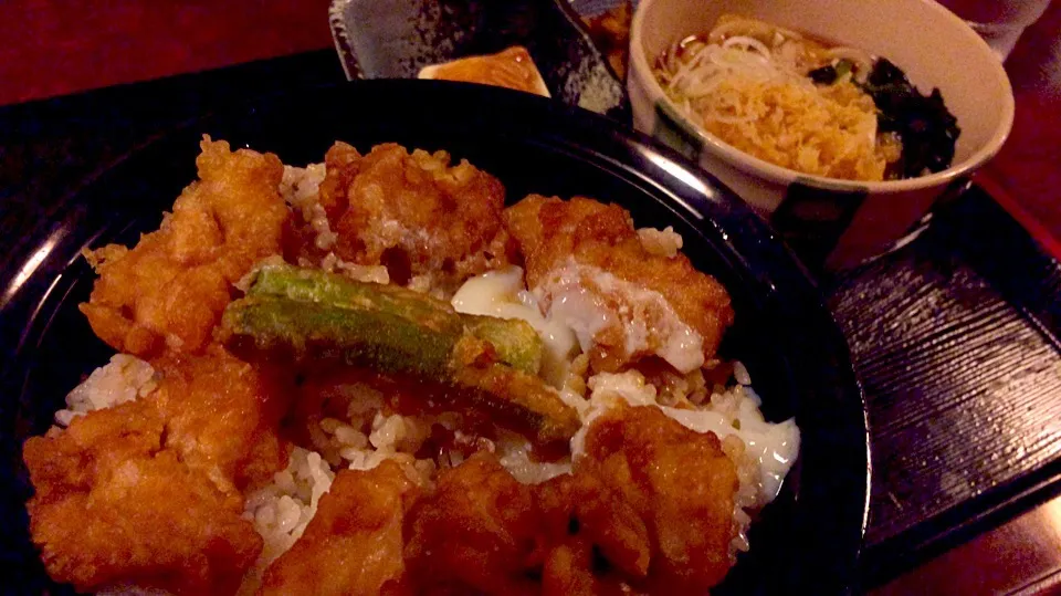 【日替定食】鷄天丼とわかめうどんを頂きました。|momongatomoさん