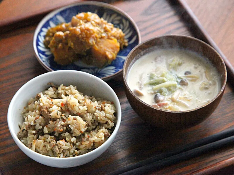 高菜と豚挽肉の炊き込みご飯、白菜の豆乳スープ、カボチャのそぼろあんかけ。|マユマユさん