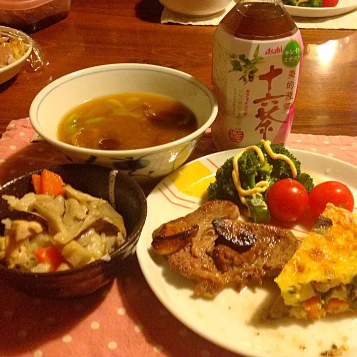 Snapdishの料理写真:🍄キノコ祭り🍄  平茸と椎茸の炊き込み御飯   平茸とナメコのお味噌汁   平茸のキッシュ   少しステーキ|mari miyabeさん