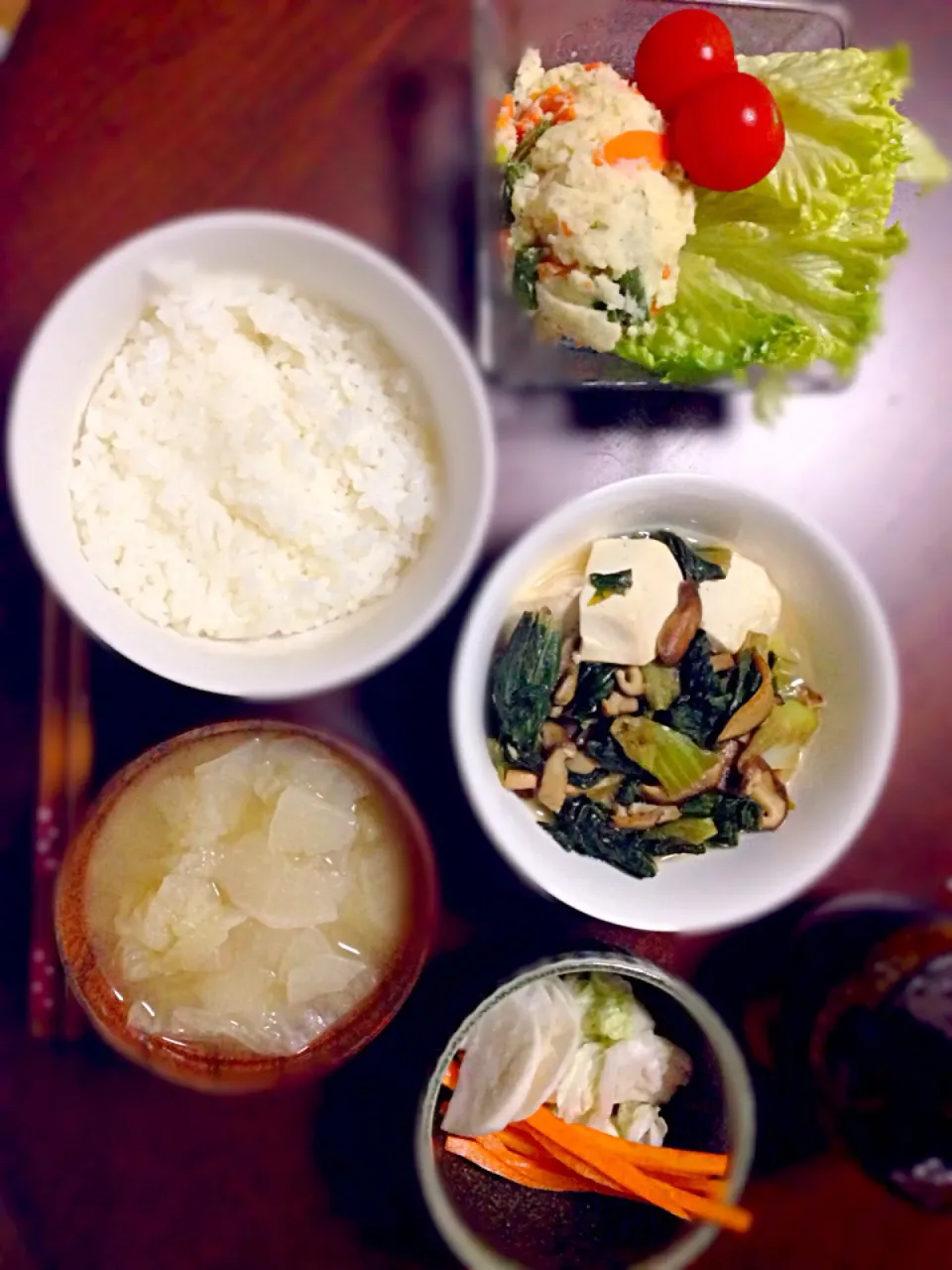 ポテトサラダ&青梗菜と豆腐の中華炒め&浅漬け&白菜とカブの味噌汁💓|あゆかさん