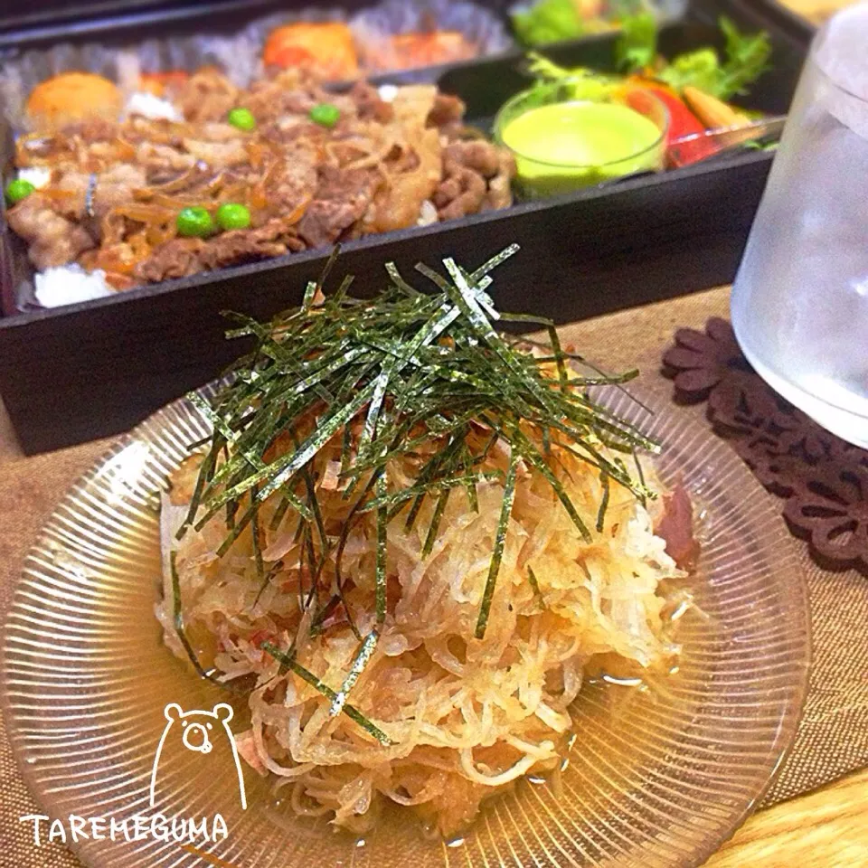 Snapdishの料理写真:大根サラダ と頂いた豪華なすき焼き弁当。|たれめぐま◡̈✩*さん