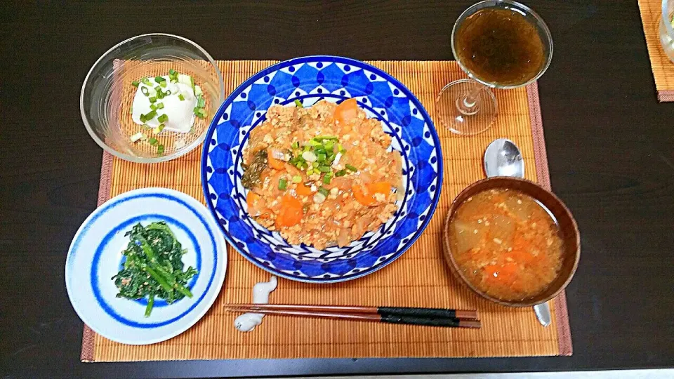 Snapdishの料理写真:たっぷりキムチの鶏そぼろ餡掛け丼|pikyuさん