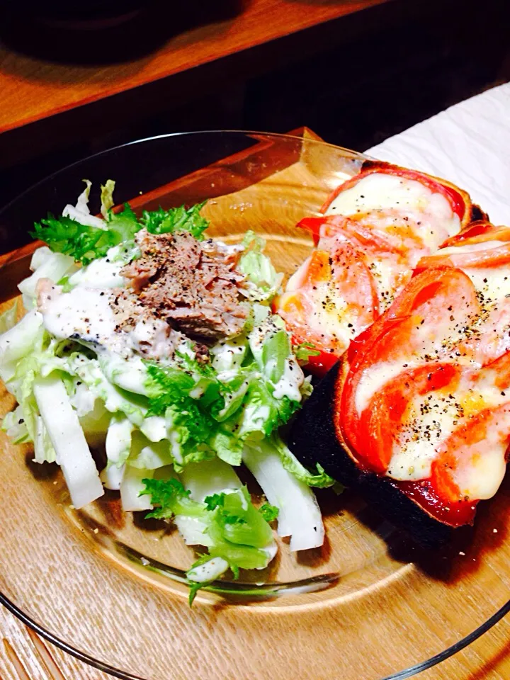 鯖の水煮缶onザ白菜サラダ、焼きトマトトースト（夕飯です😁）|いのちゃんさん