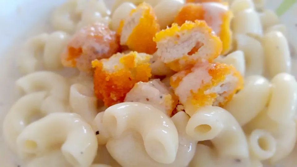 Snapdishの料理写真:macaroni mushroom with chicken nuggets|MrsMunyati Jawahirさん