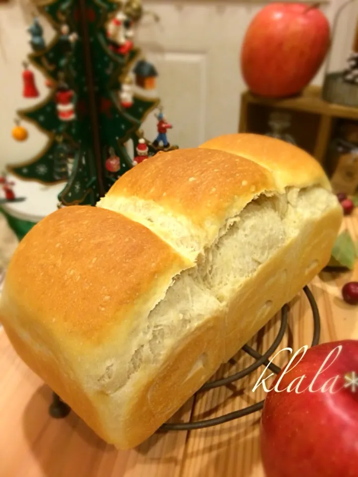 ででででででっ…できたぁぁぁ‼︎やっと成功りんご酵母の食パン🍞|くららさん