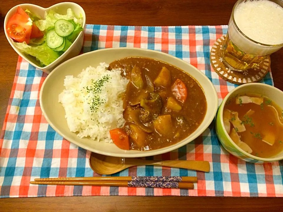 Snapdishの料理写真:シンプルカレーライス ブロッコリーの芯のコンソメスープ サラダ|haseseさん