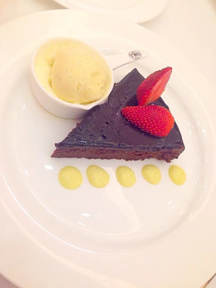 Snapdishの料理写真:Chocolate mousse|Cathrine Valenciaさん