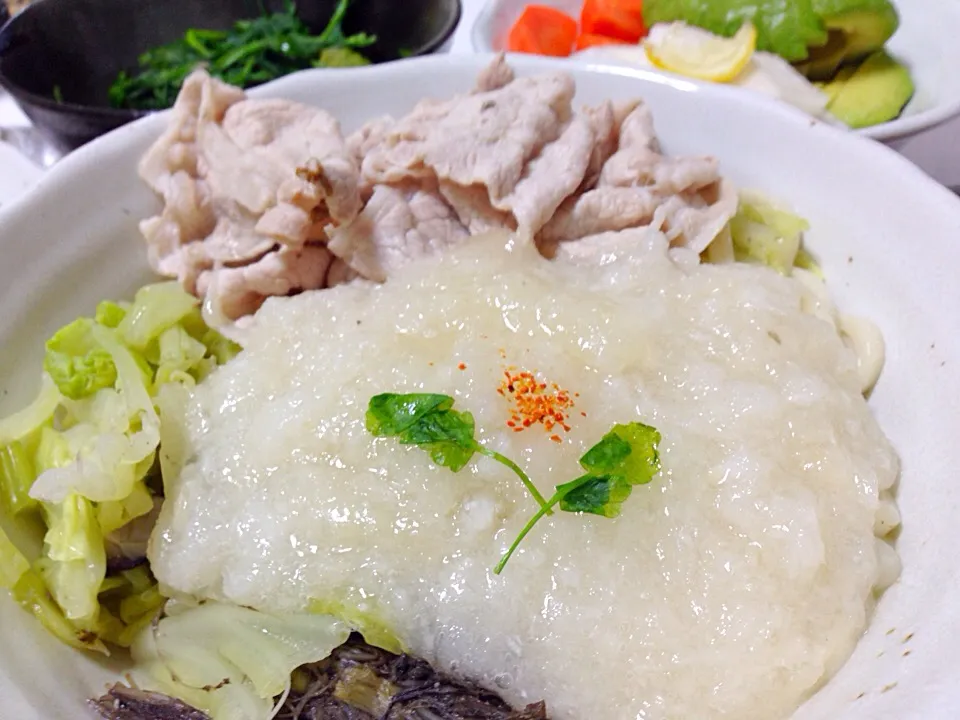 ちょっと早い雪餡のせり鍋うどん(^^)根っ子まで美味しく冬キャベツの甘さと熱々みぞれ餡がもち豚によォ〜くからみます♬|Hiroo  Higuchiさん