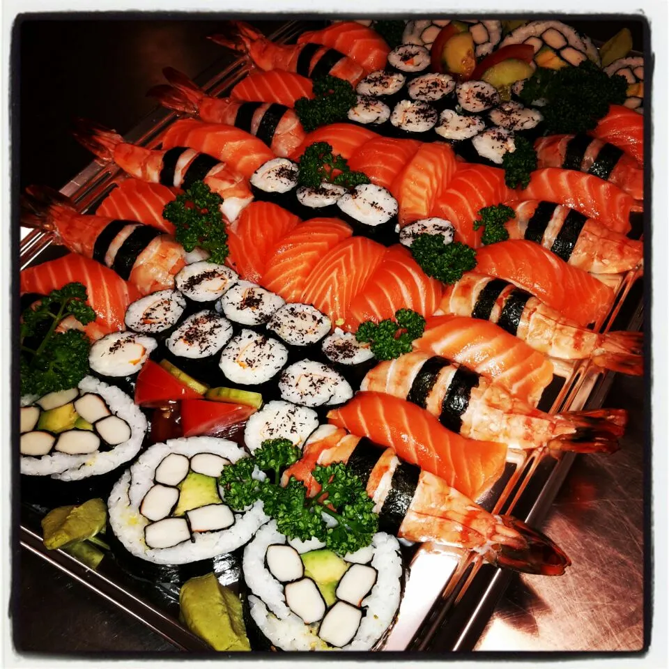 Snapdishの料理写真:Maki..Sushis !!!|NoLa Chtbさん