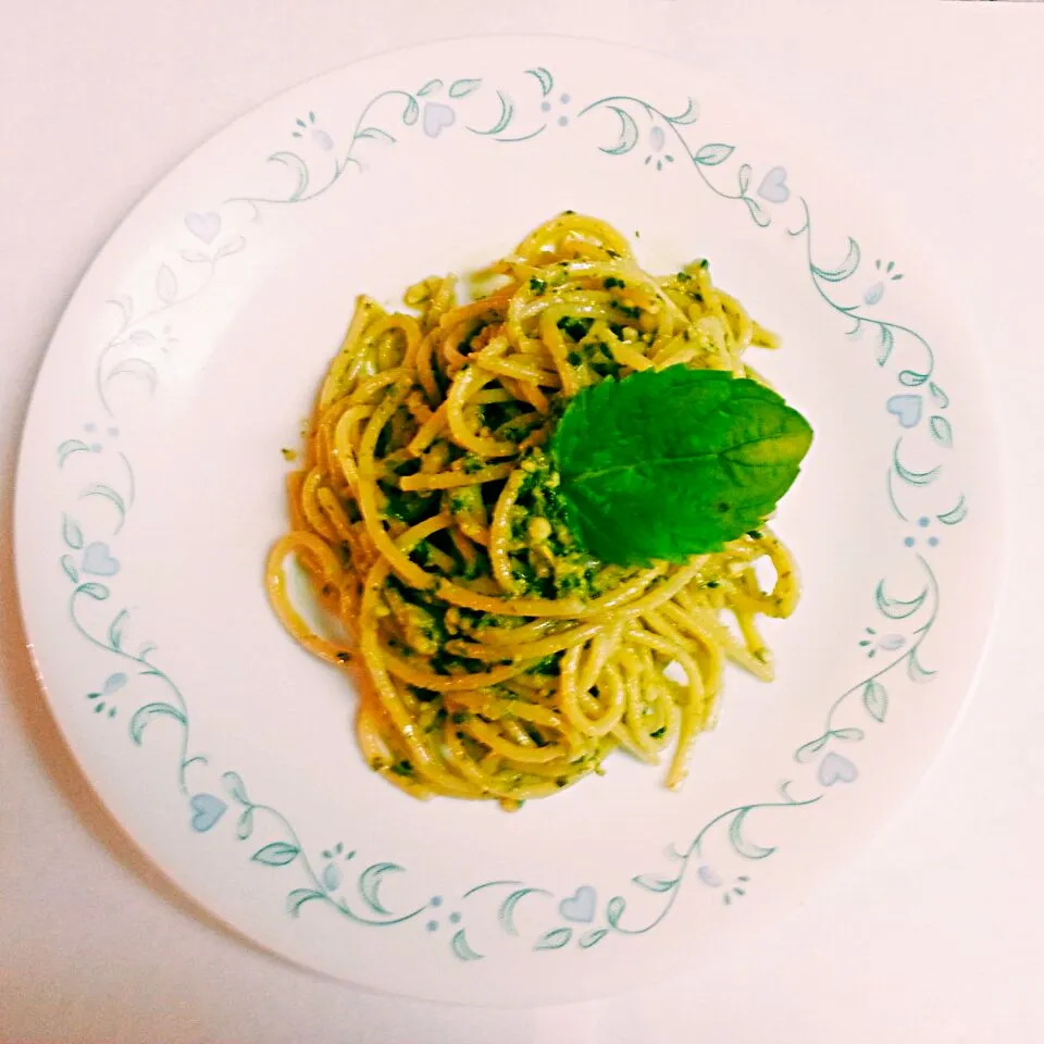 Garlic basil pesto pasta|jan renaeさん