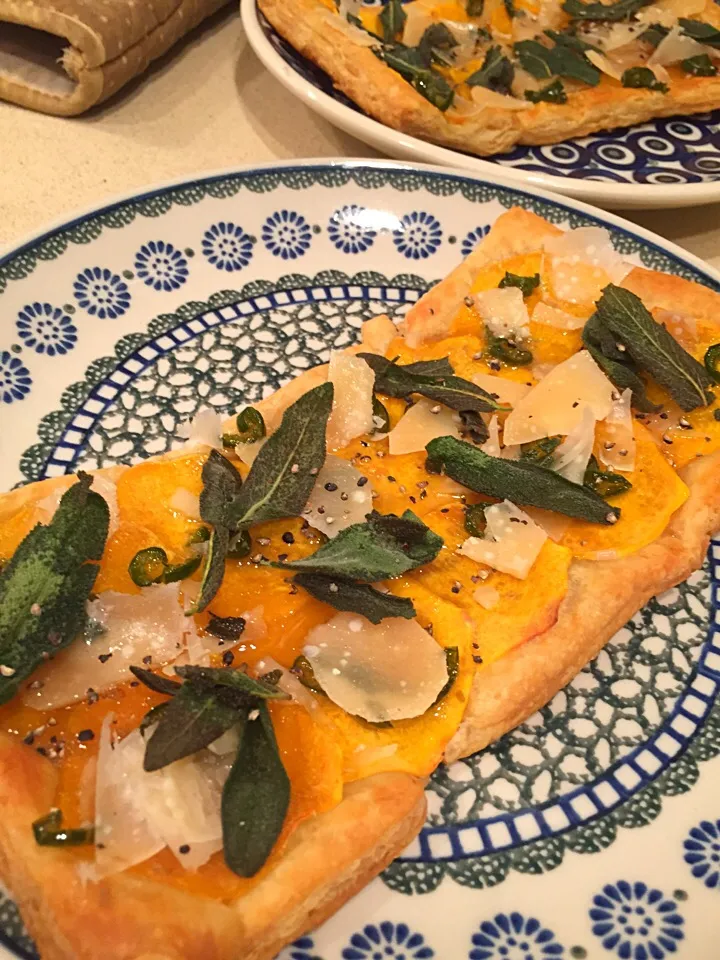 Snapdishの料理写真:butternut squash, jalapeno-honey, parmesan, and fried sage tart|Matthew Cashenさん