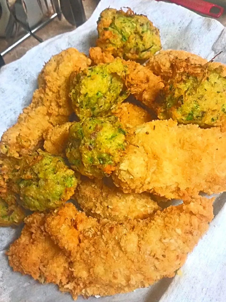 Fried chicken tenderstenders with zucchini fritters #food #foodporn #deepfried|Andrea Pirkoさん