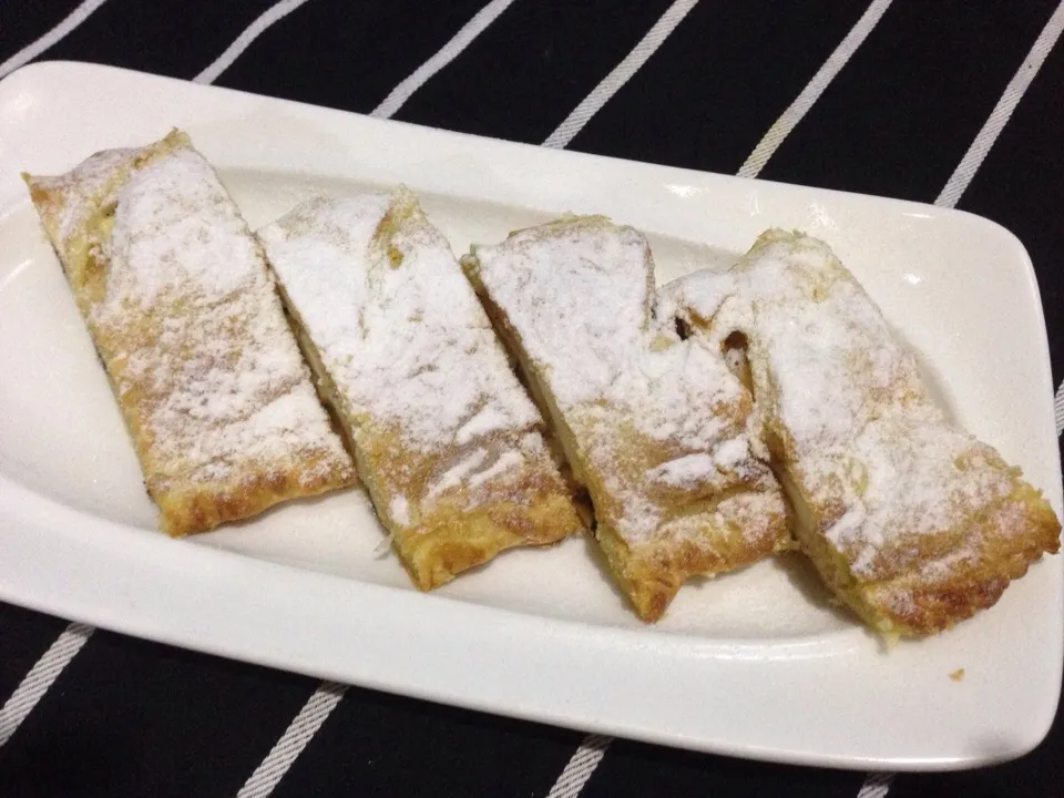 Cheating Apple Strudel|Indah Levieさん