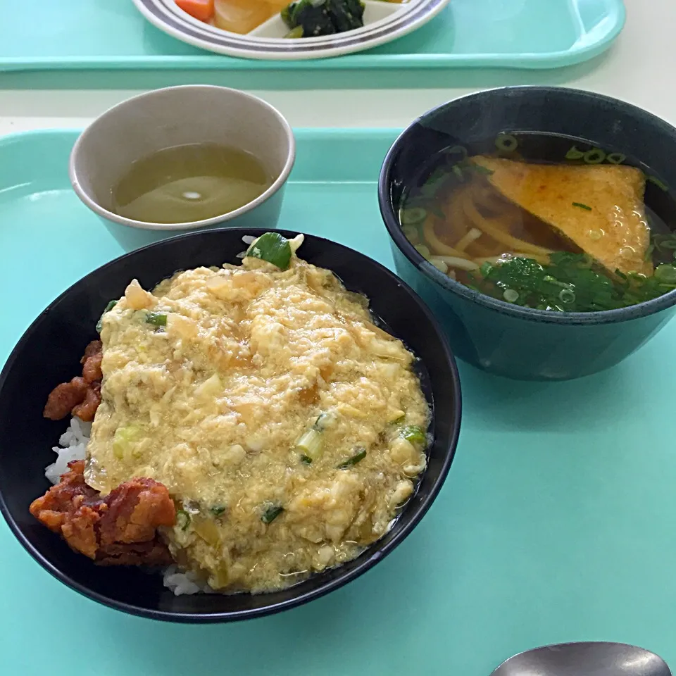 唐揚げ丼、きつねうどん(半玉)|maixx ใหม่さん