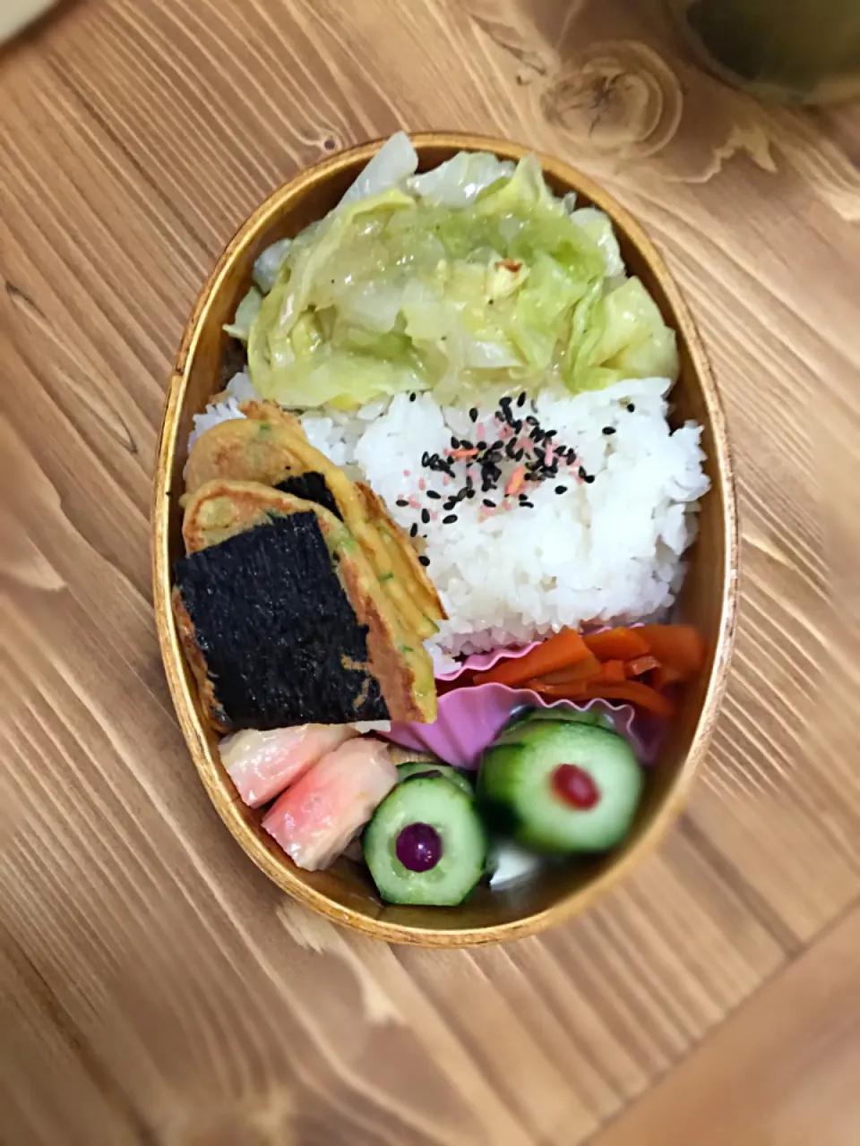 Snapdishの料理写真:キャベツと鳥のあんかけ。豆腐の磯辺焼き。人参のキンピラ。きゅうり。紅生姜さつま揚げ←既製品。里芋とわかめのみそ汁。|Reina Reinaさん