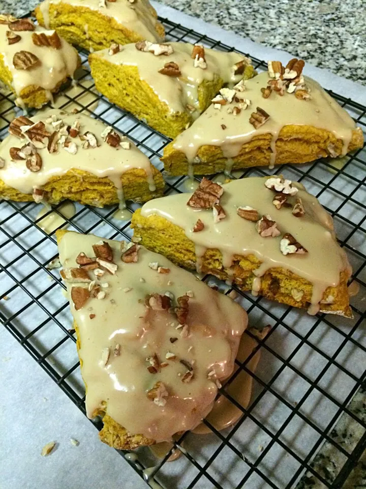 Pumpkin pecan scones with maple glaze|LBさん